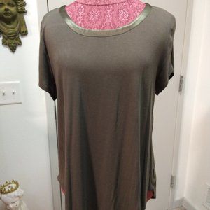 New Alfani Urban Olive Scoop Neck With Satin Trim Tee Woman's Size L